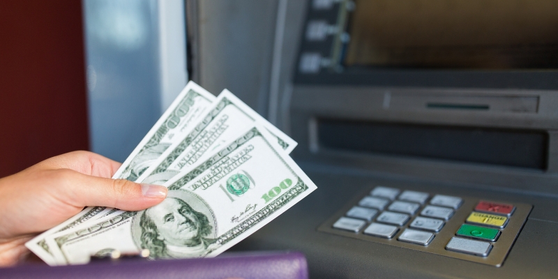 Khuyen-mai-100%-nap-dau-Dieu-kien-rut-tien